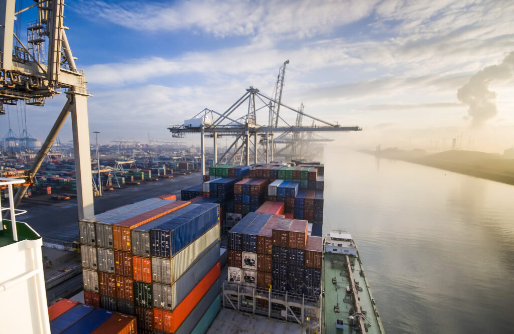 container operation in port.